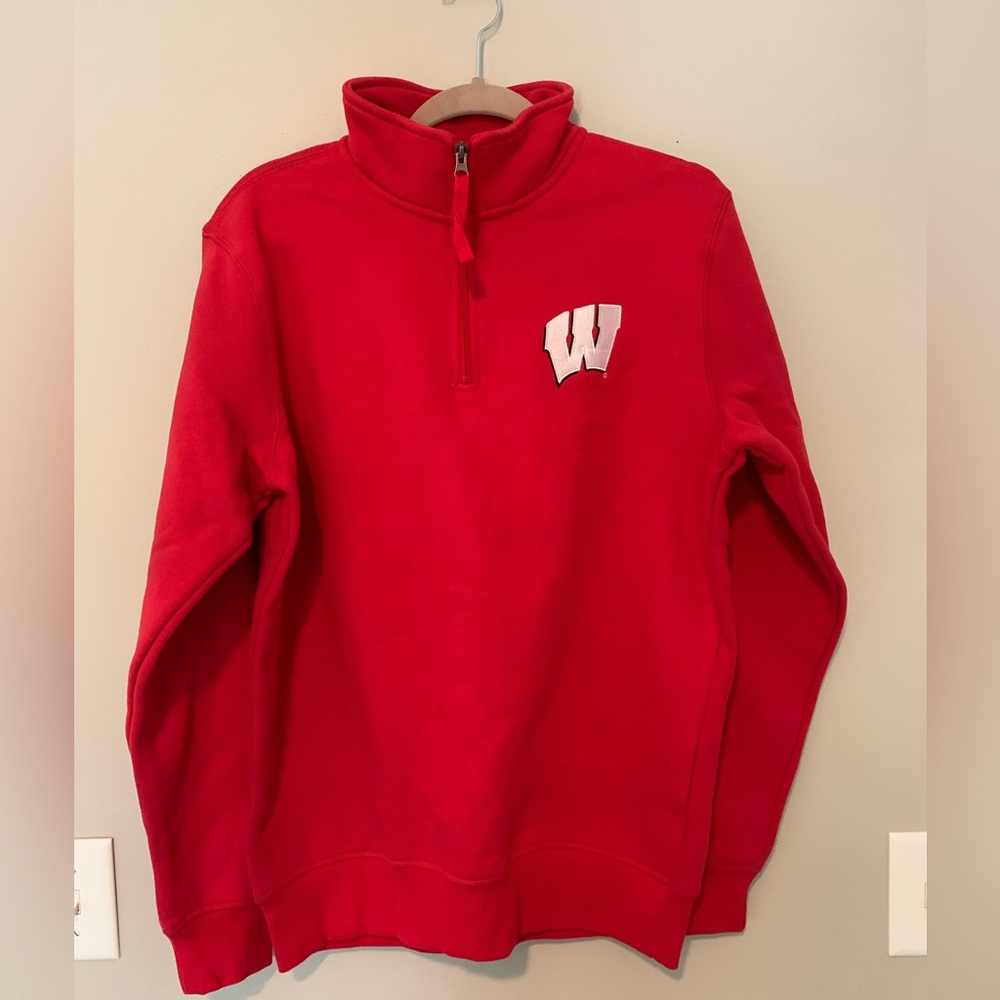 Men’s Wisconsin Badgers Red Quarter-Zip Fleece Sweatshirt. Size Medium.